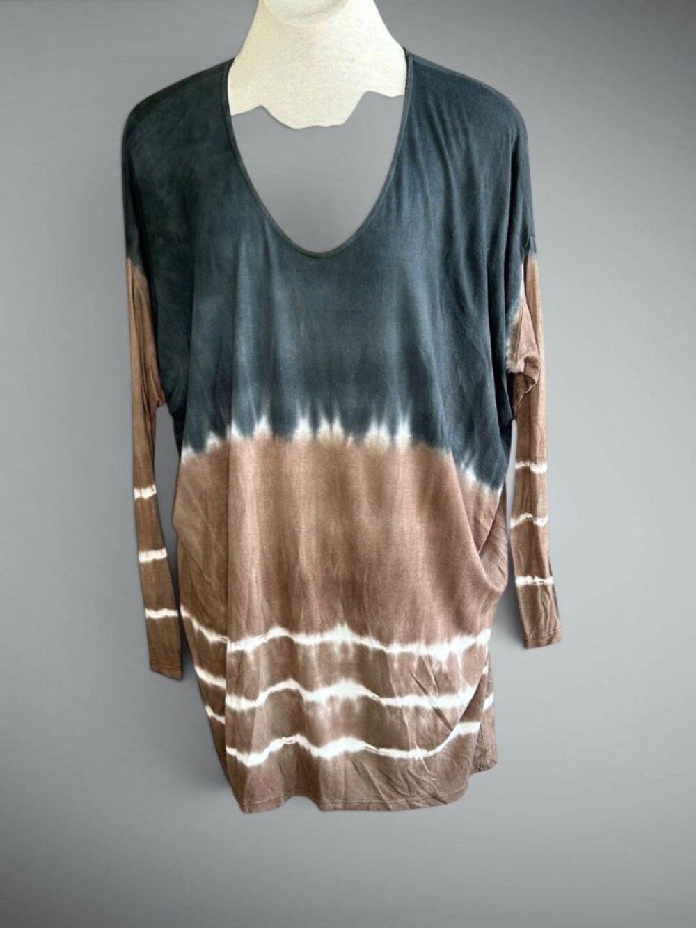 Lani California Ombre Tie Dye Top Scoop Neck Long Sleeve